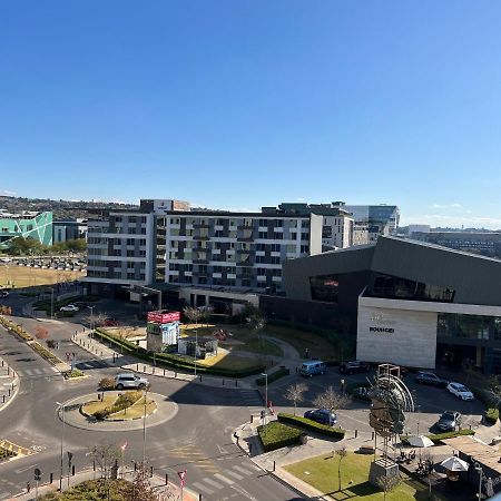 Апартаменты 519 Menlyn Maine Trilogy Претория Экстерьер фото